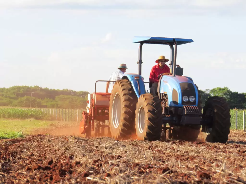 Operadores de máquinas agrícolas em Itapetininga, um dos setores que mais